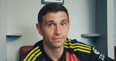 مانشستر يونايتد يوضح موقفه النهائي بشأن التعاقد مع إيميليانو مارتينيز