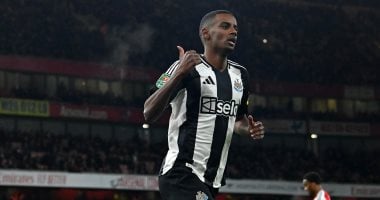 ليفربول يستعد لتقديم عرض قياسي لضمه ألكسندر إيزاك من نيوكاسل