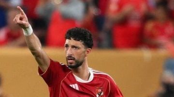 وسام أبو علي يصل القاهرة بعد تجميد انتقاله من الأهلي