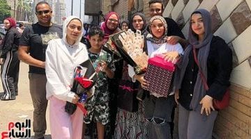أسرة مصرية تُكرّم ابنتها بمكافأة 2000 جنيه و30 جرام ذهب بعد الثانوية