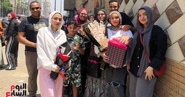 أسرة مصرية تُكرّم ابنتها بمكافأة 2000 جنيه و30 جرام ذهب بعد الثانوية