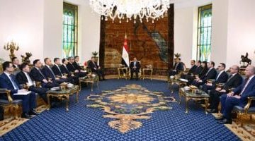 رئيس مجلس الدولة الصيني: السيسي صديق دائم لبكين بترحيب حار