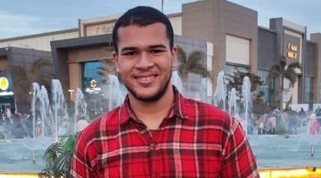 حمدي فرج يتوج بلقب الأول بالدبلومات الفنية بدعم والده: قصة نجاح ملهمة
