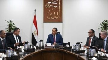 رئيس الوزراء يراقب تنفيذ خطة تحلية مياه البحر لتعزيز الأمن المائي
