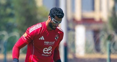 النظارات تبرز في تدريبات حراس الأهلي خلال معسكرهم في تونس “صور”