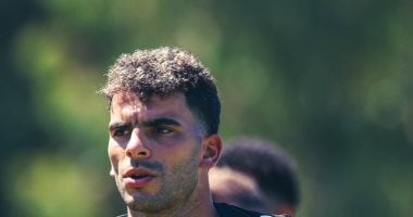 زيزو وبن شرقى وأحمد رضا يظهرون عضلاتهم القوية خلال معسكر إعداد الأهلي