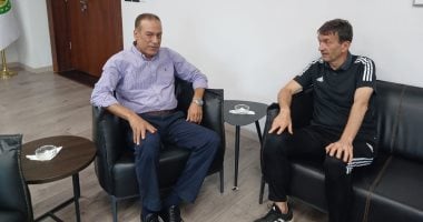 مصطفى عزام يستقبل المحاضر الدولي إيجور الذي يشرف على معسكر رخص الـVAR بتفاصيل مميزة
