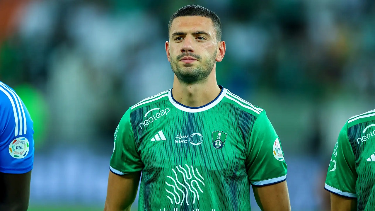 أتلتيكو مدريد يُغازل نجم الأهلي: صفقة محتملة تثير الأجواء