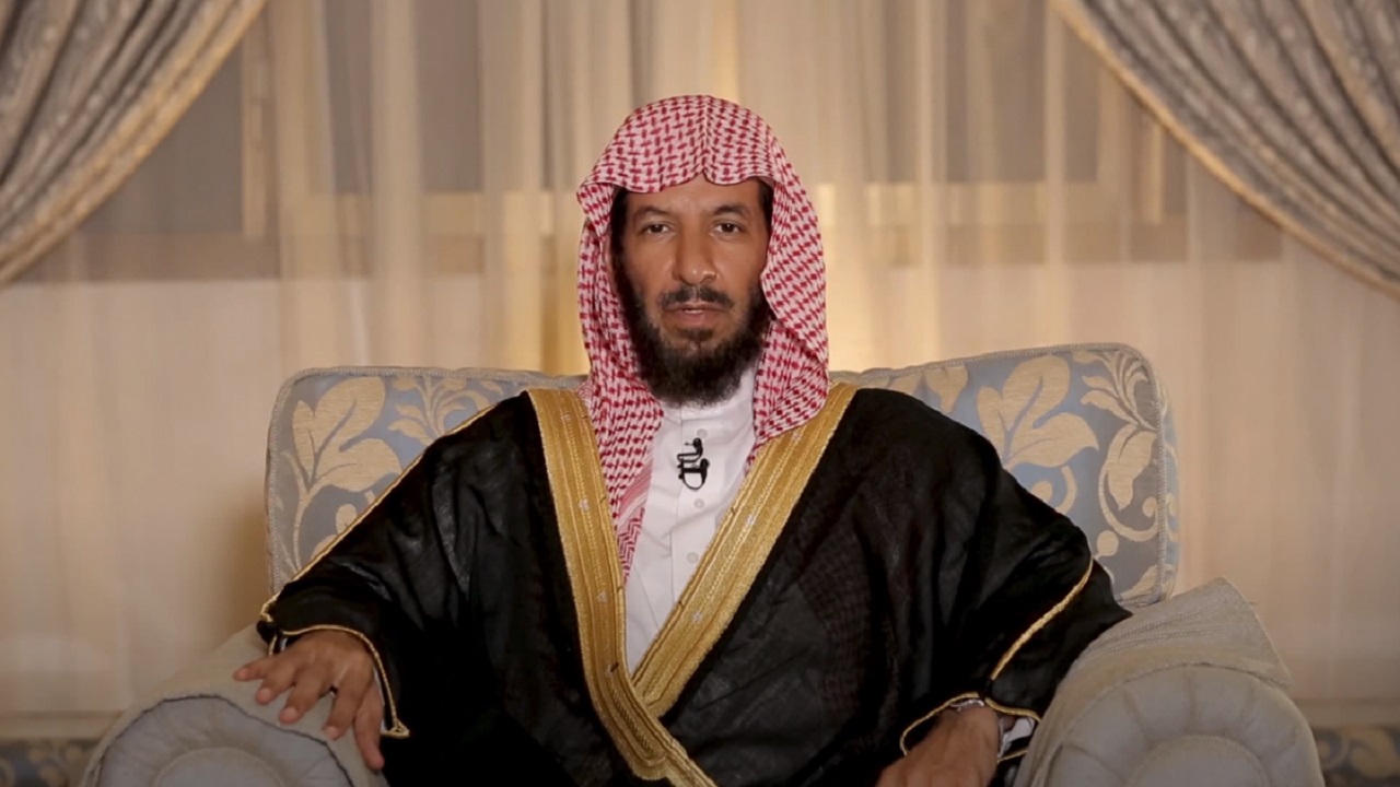 الشثري يحذر: لا يجوز لمسلم المحرم تطييب ثياب الإحرام قبل العمرة
