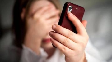 شاب يستغل مشاعر الفتاة لابتزازها وتهديدها بالفضيحة