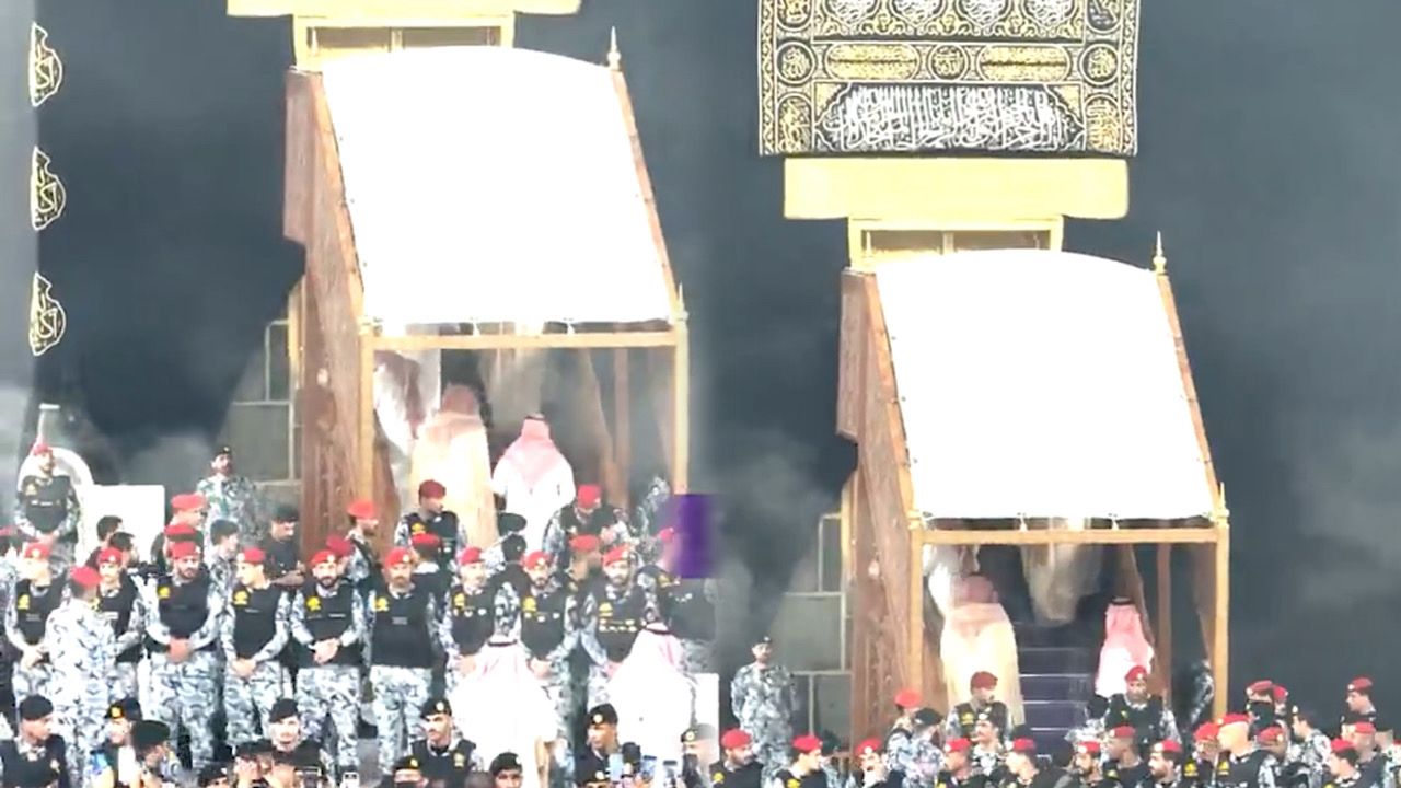 شاهد مراسم غسل الكعبة المشرفة: تقاليد تاريخية تعيد الروح
