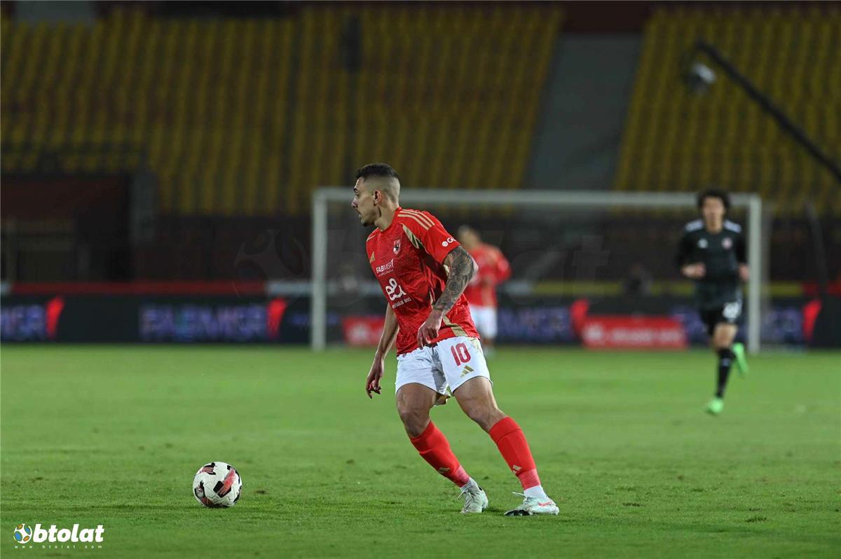 جراديشار يعلق على عودة محمد شريف لقميص الأهلي رقم جديد