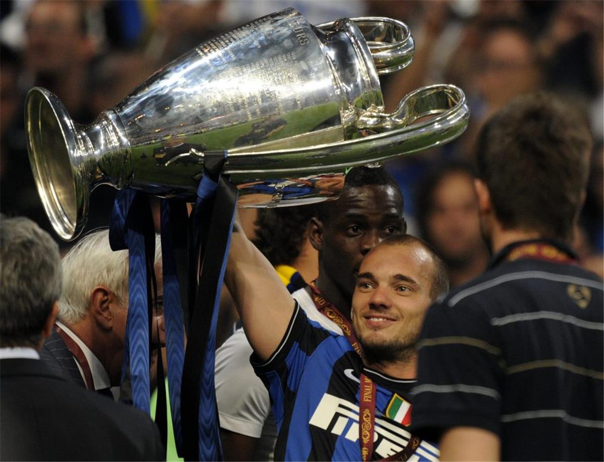 شنايدر يؤكد استحقاقه للكرة الذهبية 2010 ويرحب بنجاح ألونسو مع ريال مدريد