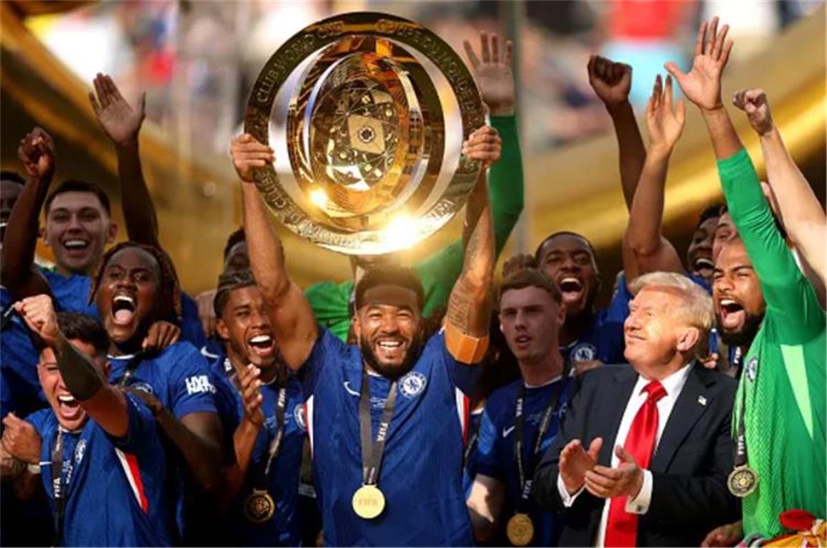 كوكوريلا يكشف تفاصيل لحظة وجود ترامب أثناء تتويج كأس العالم للأندية