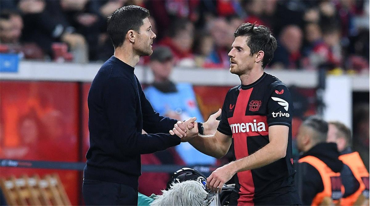 لاعب باير ليفركوزن يكشف أسباب خياره الرحيل بسبب غياب دعم ألونسو في الفريق