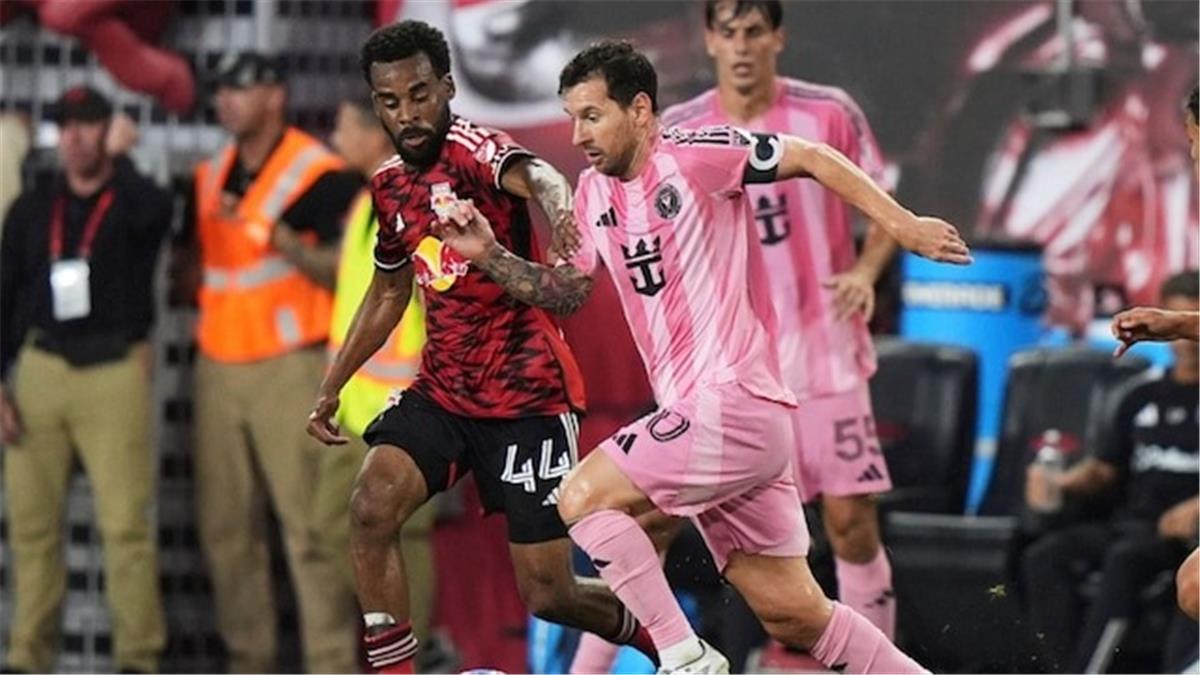 ميسي يقود إنتر ميامي لفوز ساحق بخمسة أهداف على نيويورك في الدوري الأمريكي